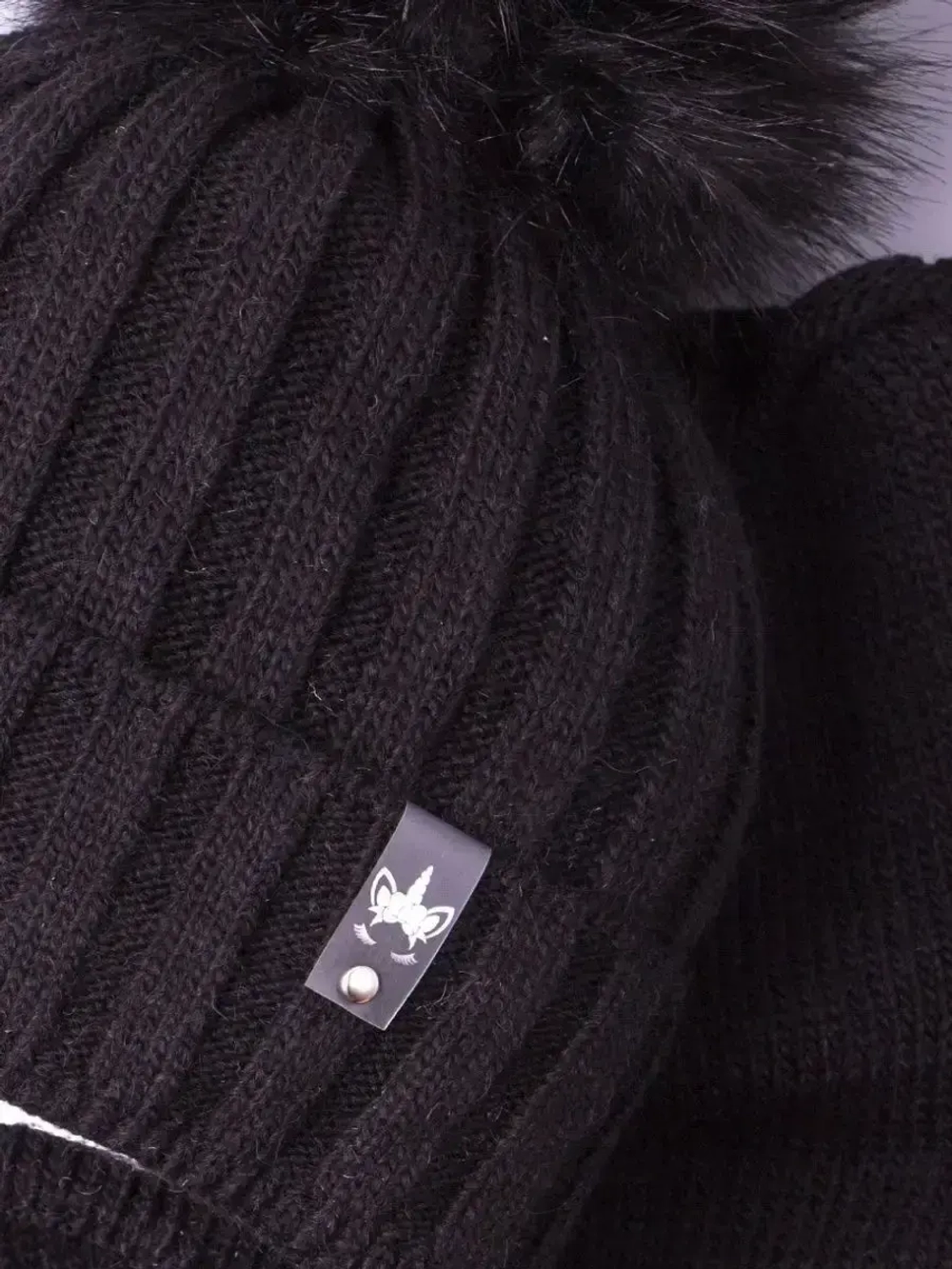 Шапка для девочки зимняя вязаная и снуд