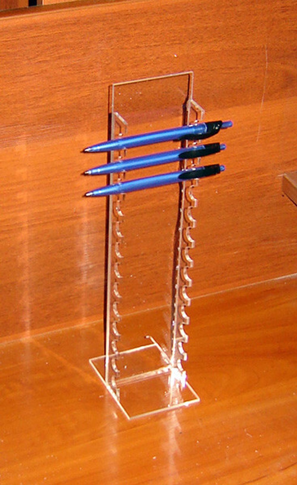 Подставка в витрину для ручек вертикальная на 13 шт диаметром 13 мм