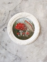 Картина в круглой рамке Мухоморы