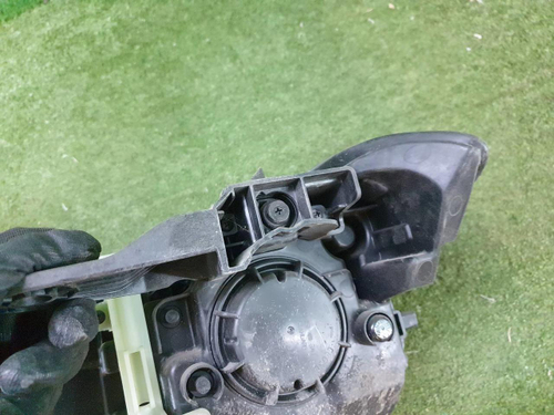 Битая Фара правая Genesis G70 (2017-2021) LED