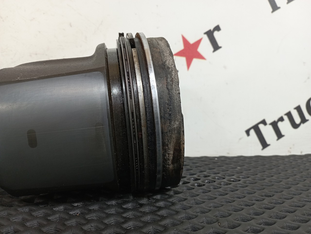 Поршень с шатуном