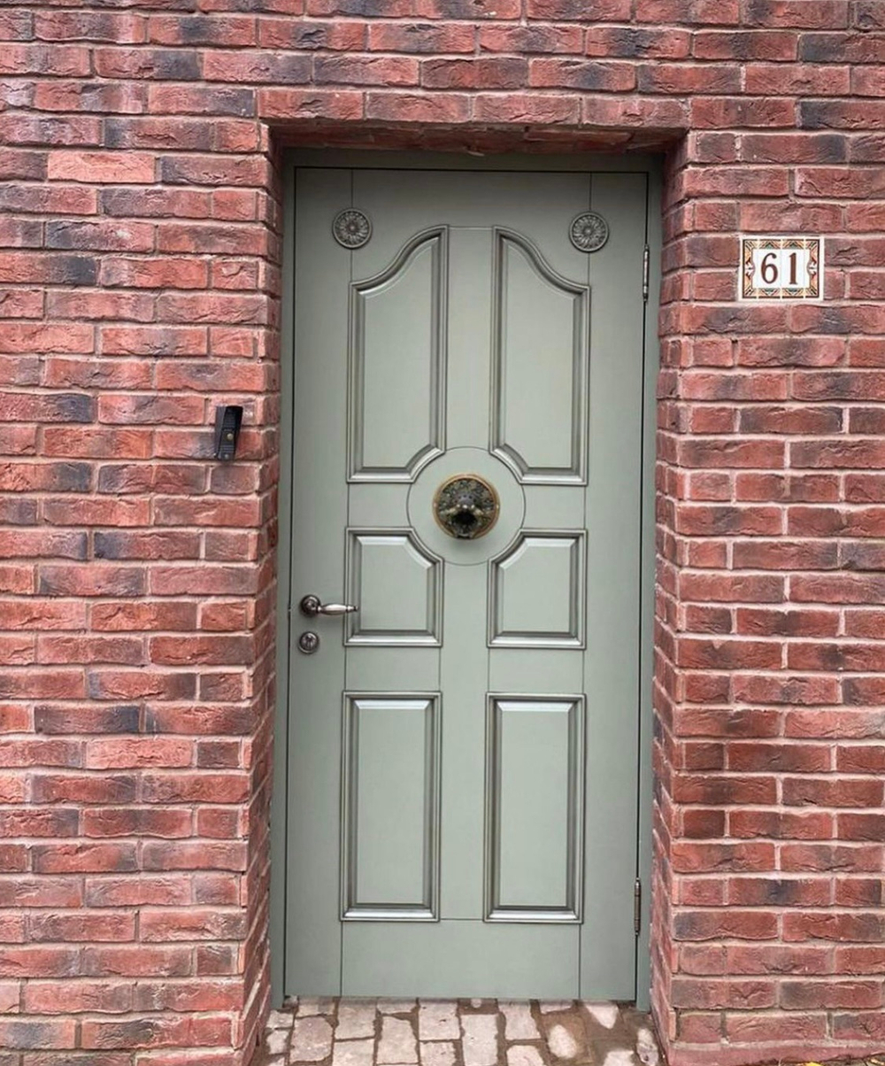 Уличная дверь из массива ясеня