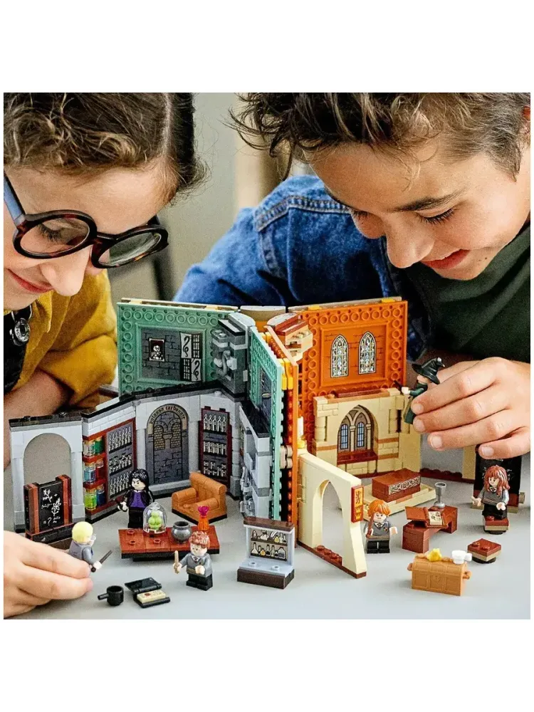 Конструктор Harry Potter 76383 Урок зельеварения