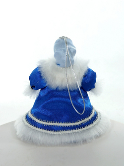 Кукла-подвеска в зимнем девичьем костюме