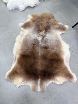 Шкура коврик меховой прикроватный овчина, 120х65 см.