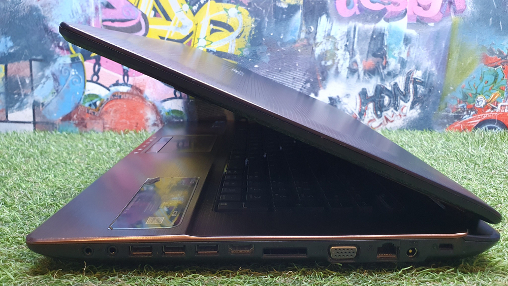 Ноутбук ASUS i5/8Gb/GT 630M 1Gb