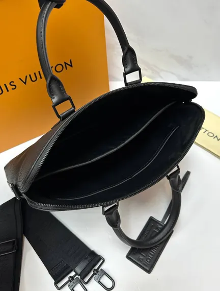 Портфель Louis Vuitton Takeoff из коллекции Aerogram, черная