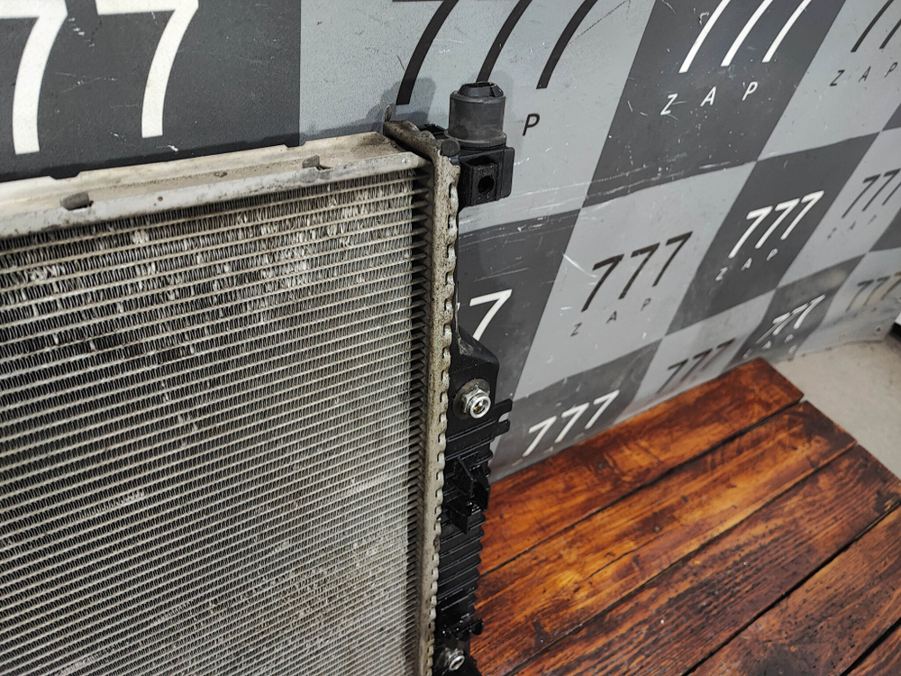 Радиатор двигателя Mercedes M-Class GL (W164) Б/У Оригинал A2515000503