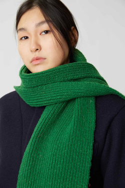 Шарф зелёный "ВСЁ ТУТ" УСТА К УСТАМ + "Полторы комнаты"