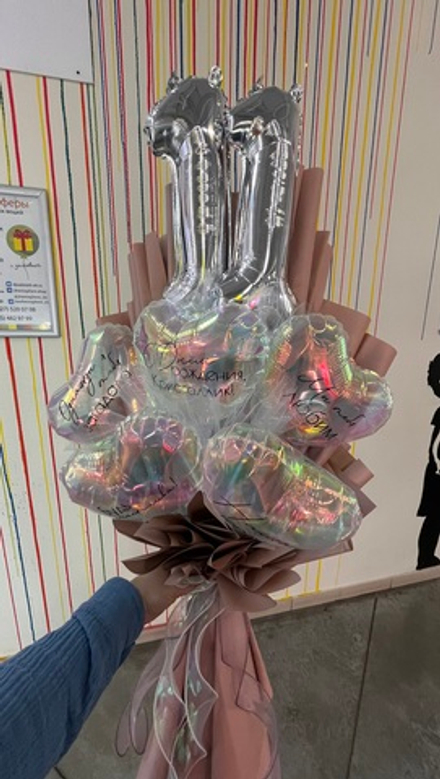 Букет с цифрами и сердцами-хамелеон