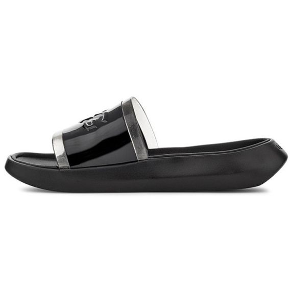 UGG Hilama Slide