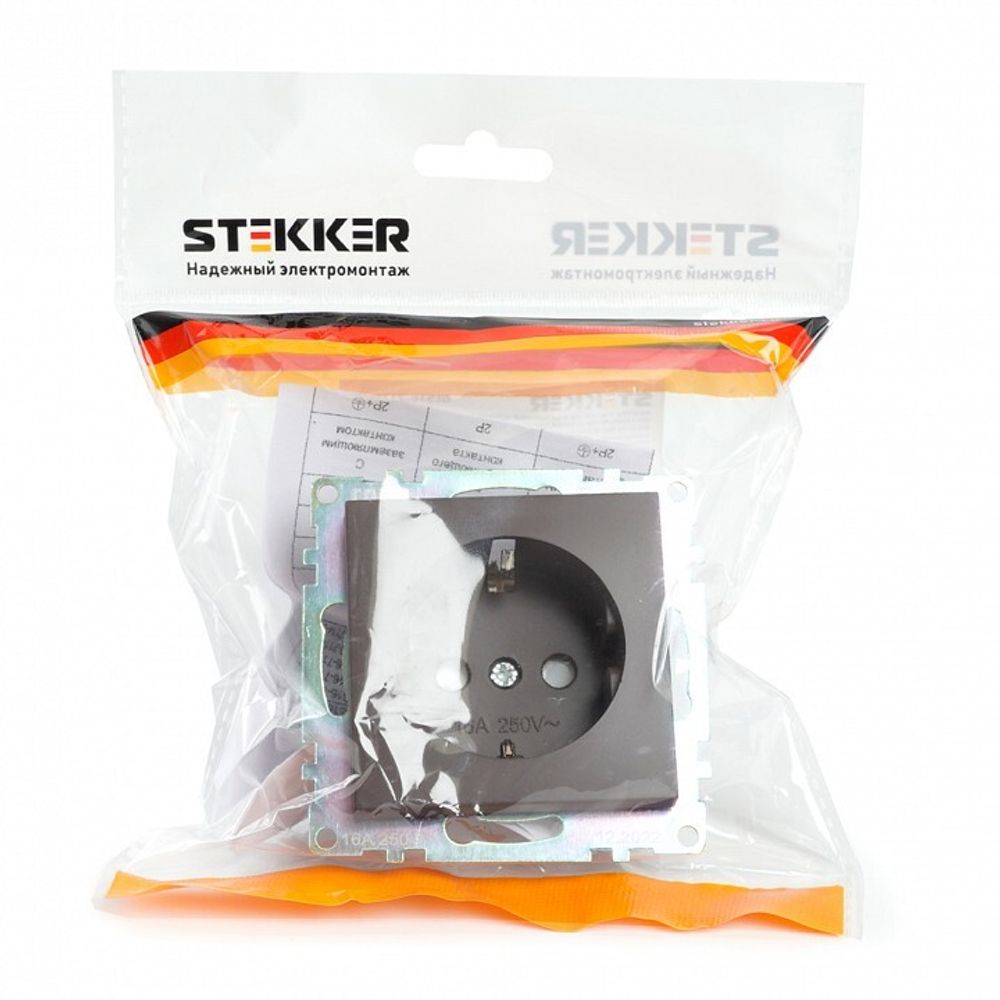 Розетка с заземлением и со шторкой, без рамки Stekker Катрин 49028