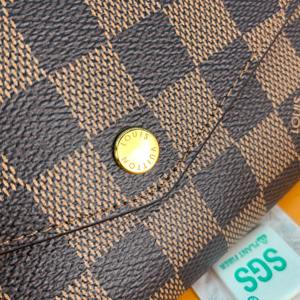 Louis Vuitton Sarah Wallet