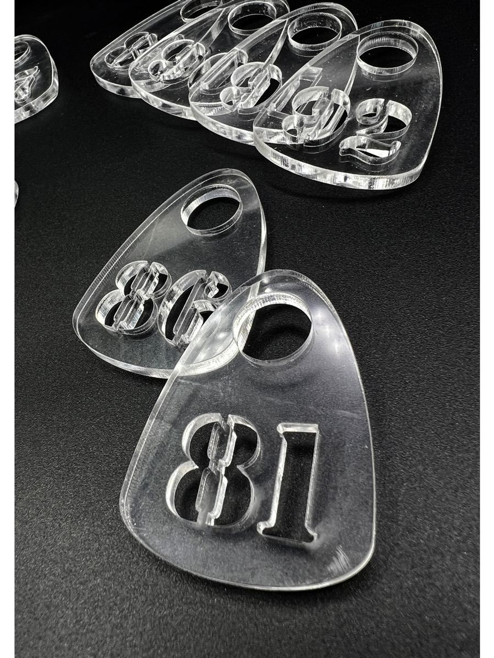 Номерки для гардероба прорезные