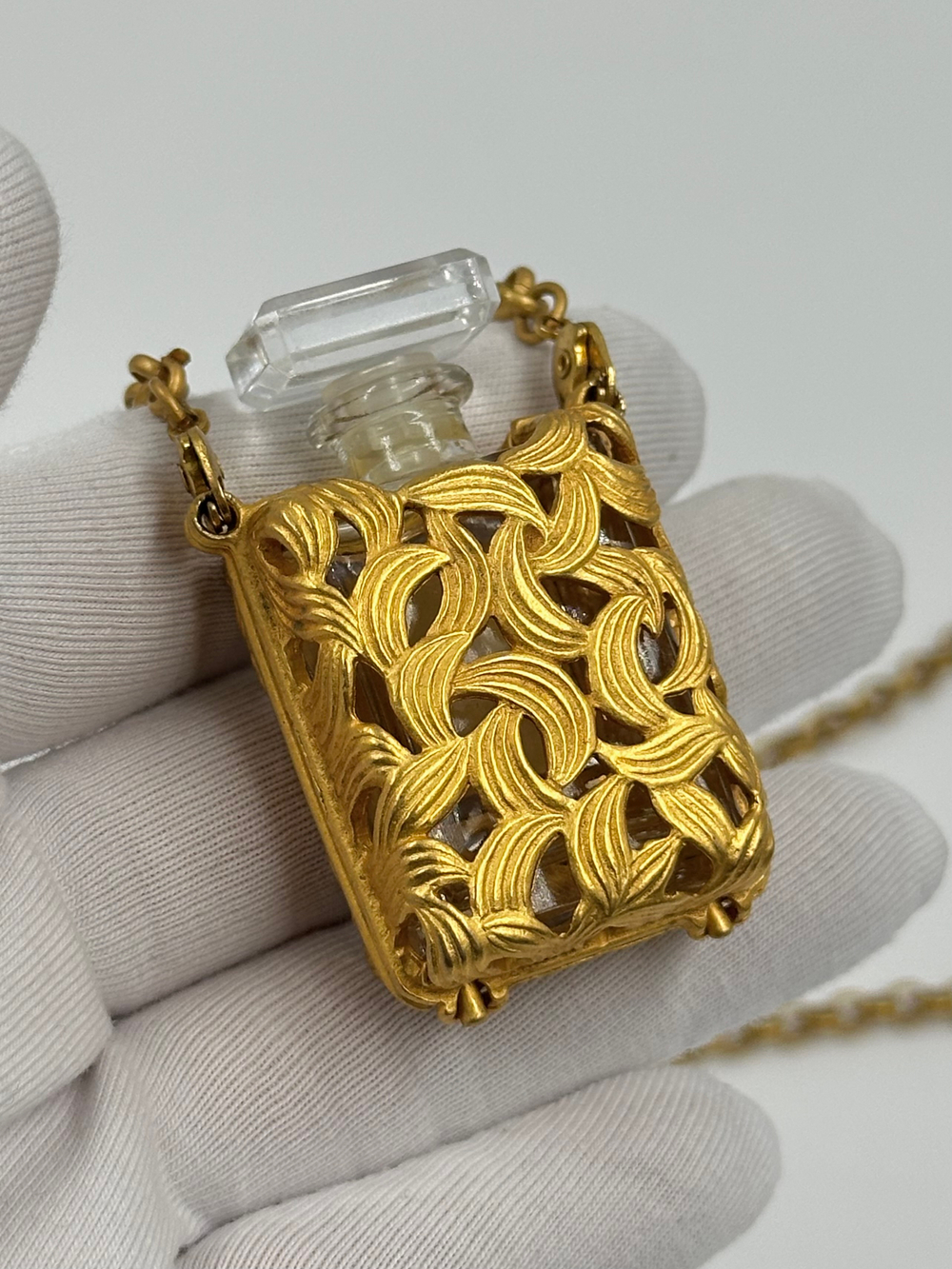 Кулон Chanel с духами Chanel №5