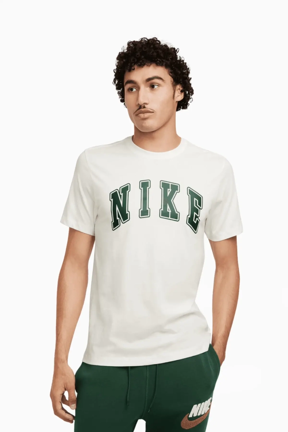 Футболка Nike Sportswear Club - бежевый