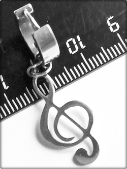 Серьга "Скрипичный ключ" для пирсинга уха. Медицинская сталь.