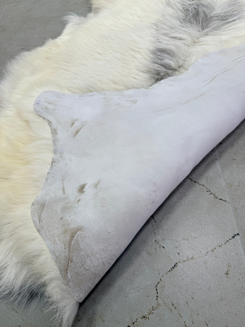 Шкура коврик меховой прикроватный овчина, 120х65 см.