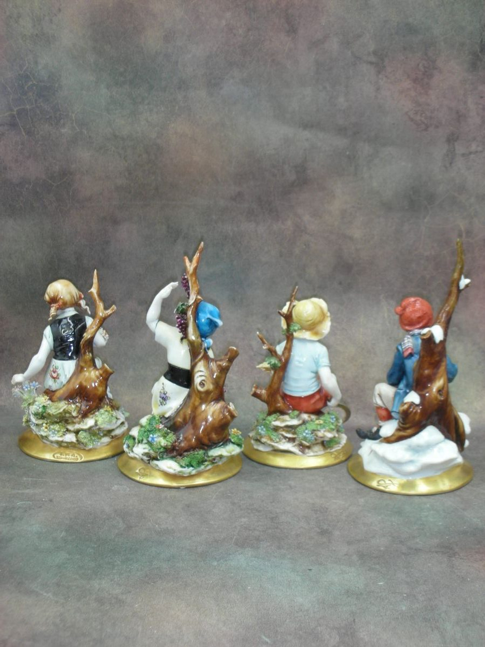 Статуэтка. Фарфор. Времена года. Capodimonte. Италия