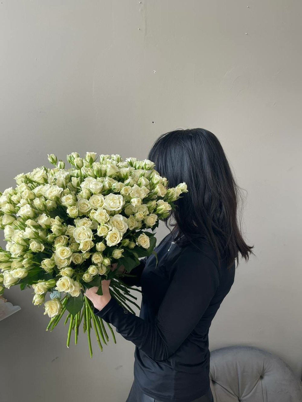 "Букет из кустовых роз" - монобукет из белых кустовых роз из Кении