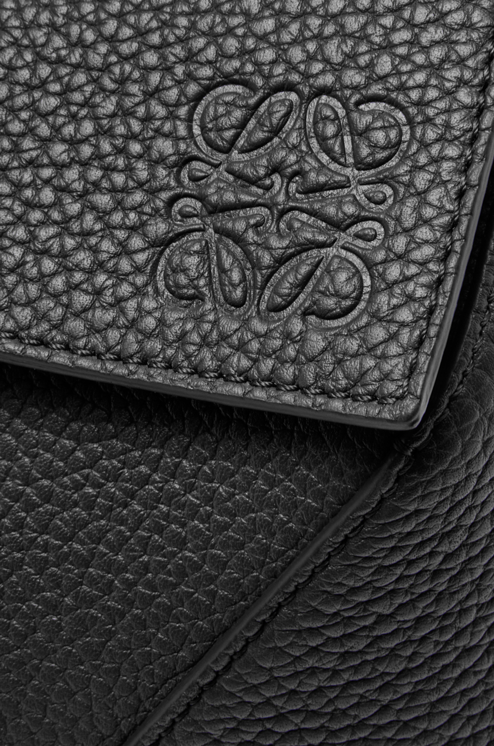 Loewe Большая сумка Puzzle Edge из зернистой телячьей кожи, черный