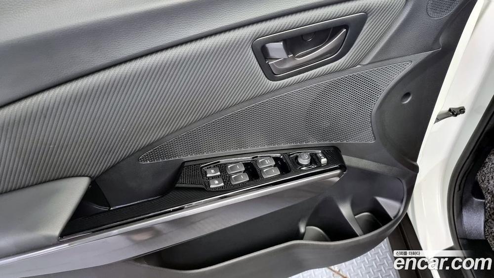 KG Mobility (Ssangyong) Very New Tivoli Бензин 1.5 2WD (11.2020)