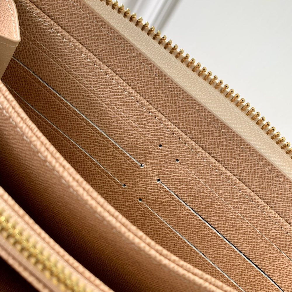 Louis Vuitton Zippy Wallet