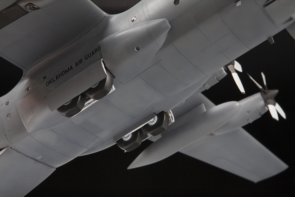 Американский военно-транспортный самолет С-130