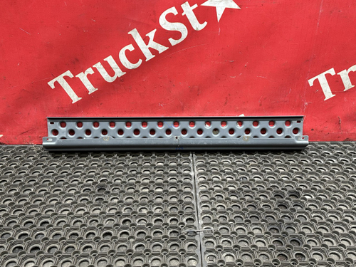 Пoднoжкa пepeднeго бампеpa 2018г.