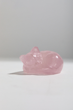 Фигурка спящего котенка из розового кварца