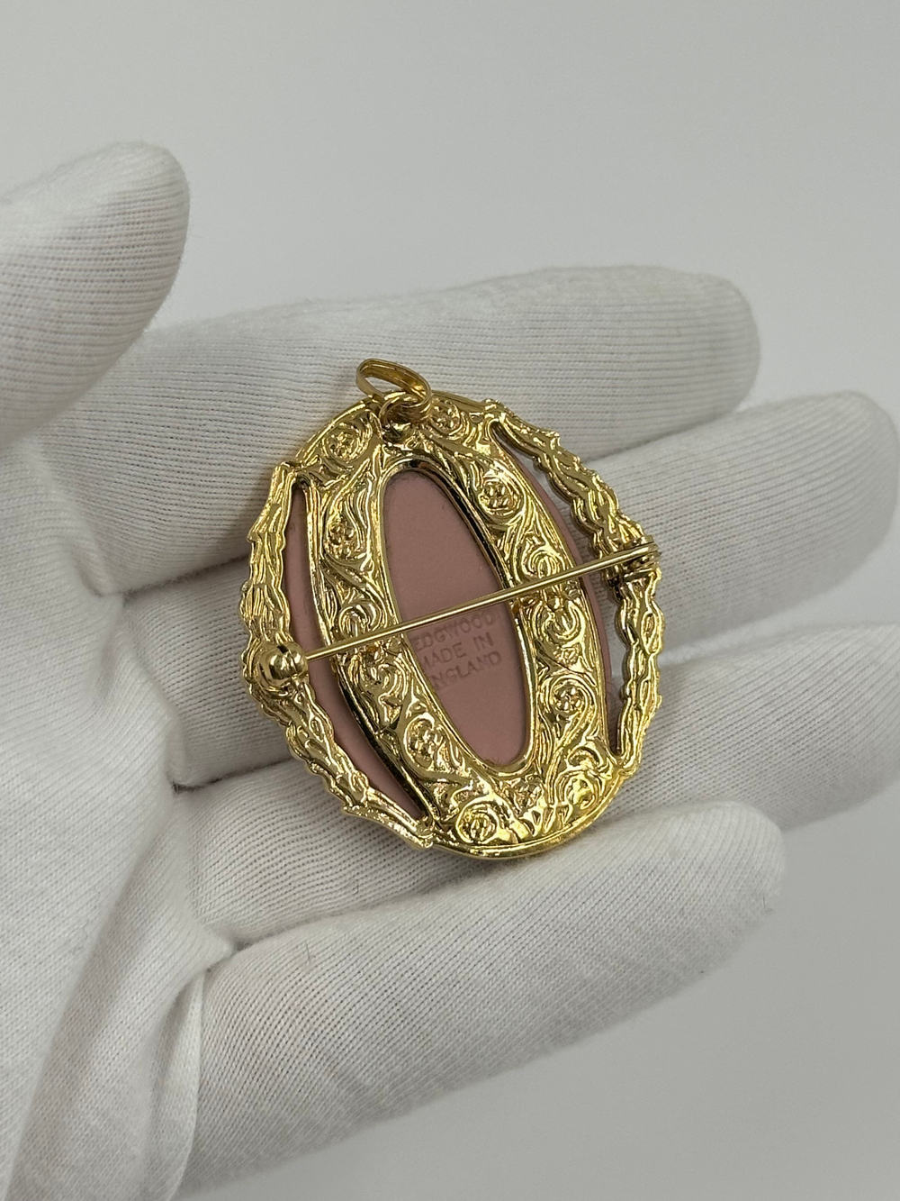 Брошь Wedgwood розовая