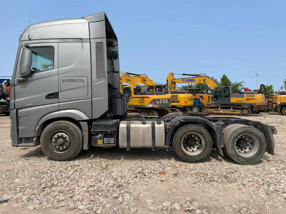 BEIJING BJ* 6x4 Седельный тягач BJ4250D6CP-02 (Дизельный, 12,9 л, 579 л.с., АТ)