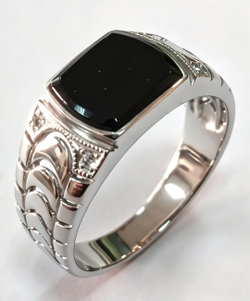 Ювелирное мужское кольцо из серебра 925 пробы,вставка оникс,фианиты,размер 20.5