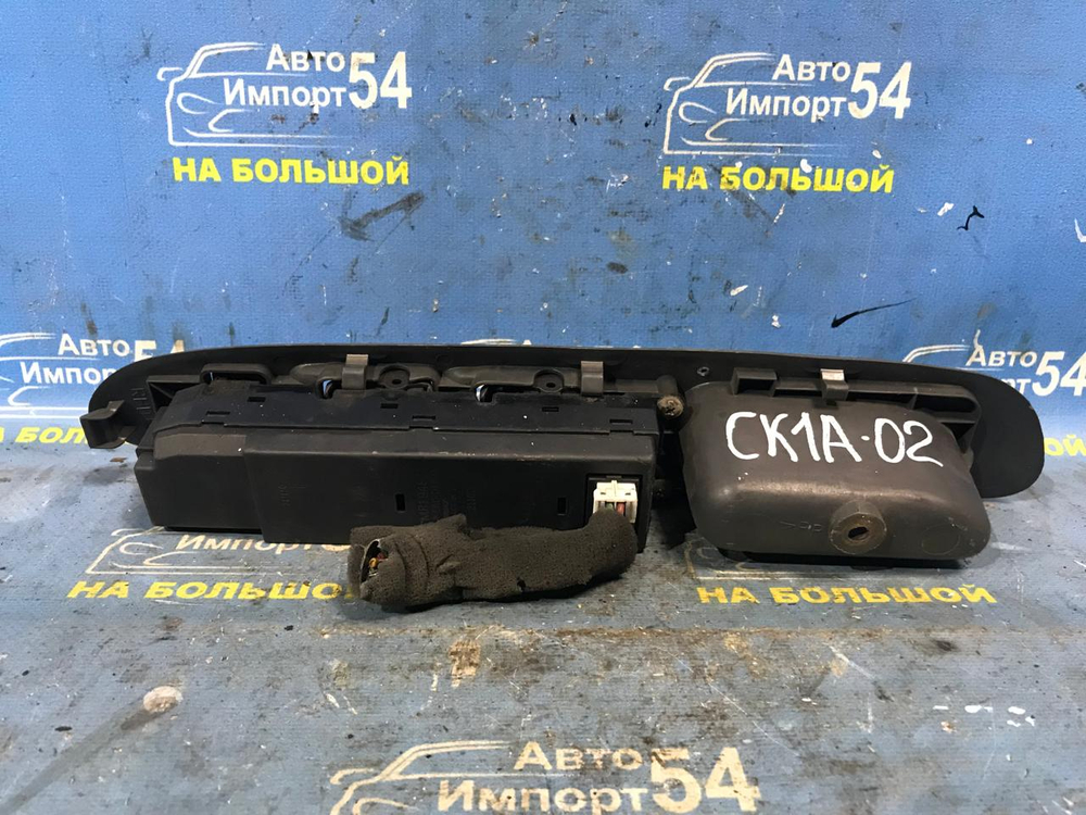 Блок управления стеклоподъемниками MITSUBISHI LANCER 2000