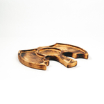 Менажница из кедра для подачи блюд и закусок с гравировкой "Fortis cadere cedere non potest"