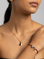 Комплект добра. Браслет из красной нити и цепочка с подвеской.