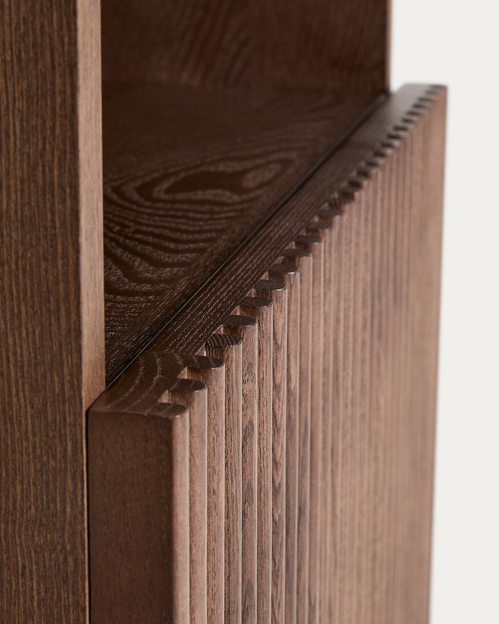 Прикроватная тумбочка Beyla из ясеня с отделкой под орех