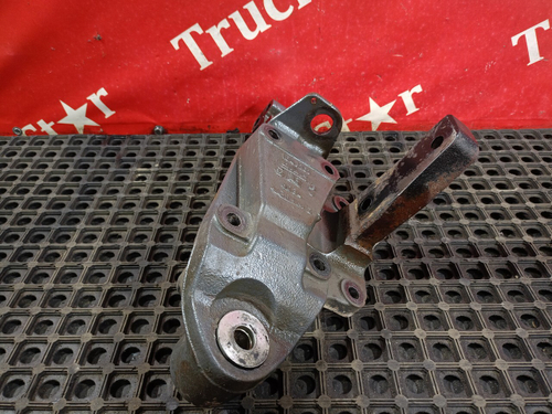 Кронштейн передней рессоры правый