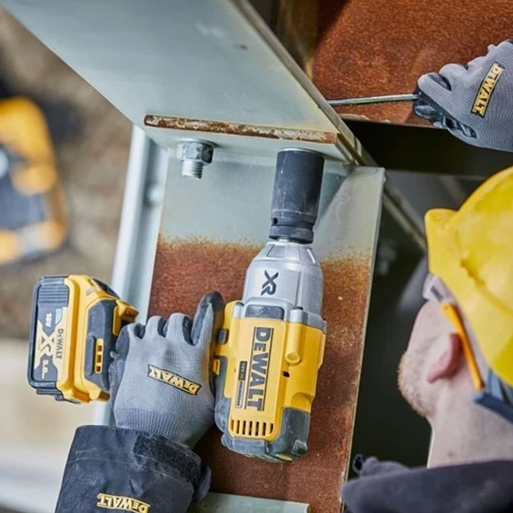 DeWalt DCF897NT-XJ аккумуляторный гайковерт