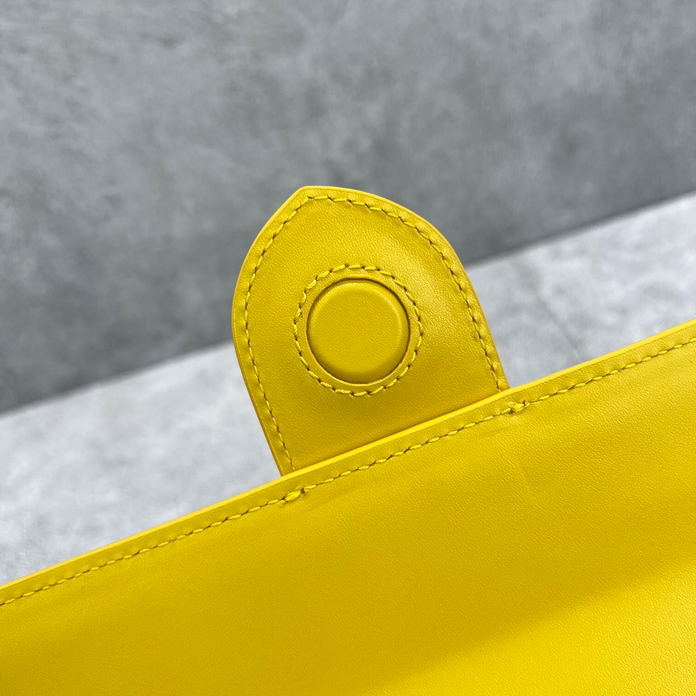 Jacquemus Le Bambino Long 28 cm