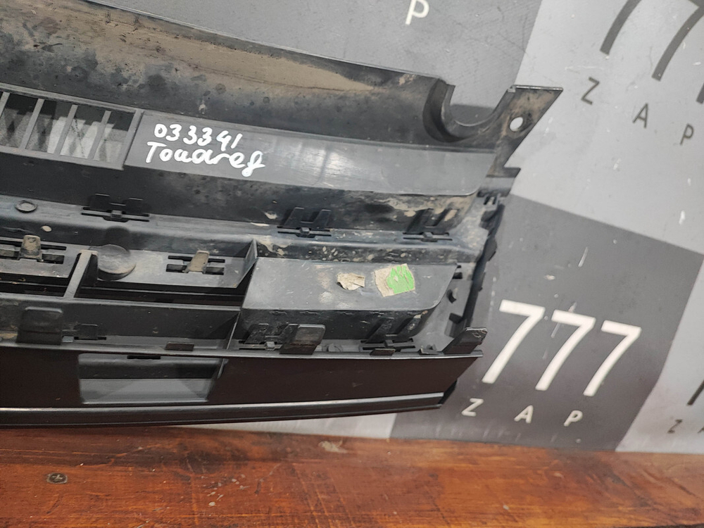 Решетка радиатора Volkswagen Touareg 2 10-14 Б/У Оригинал 7P6853651C