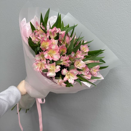 Букет из 9 розовых альстромерий