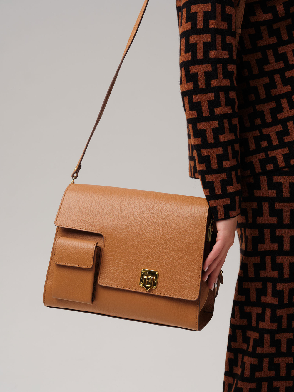 Кожаная сумка Deboro 31104 коричневый лист