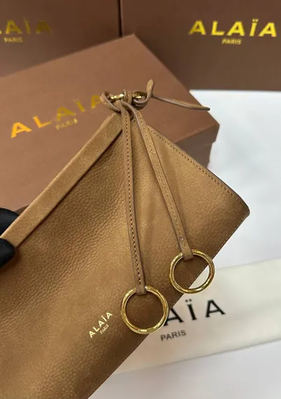 Сумка ALAIA LE CLICK EAST WEST из нубука