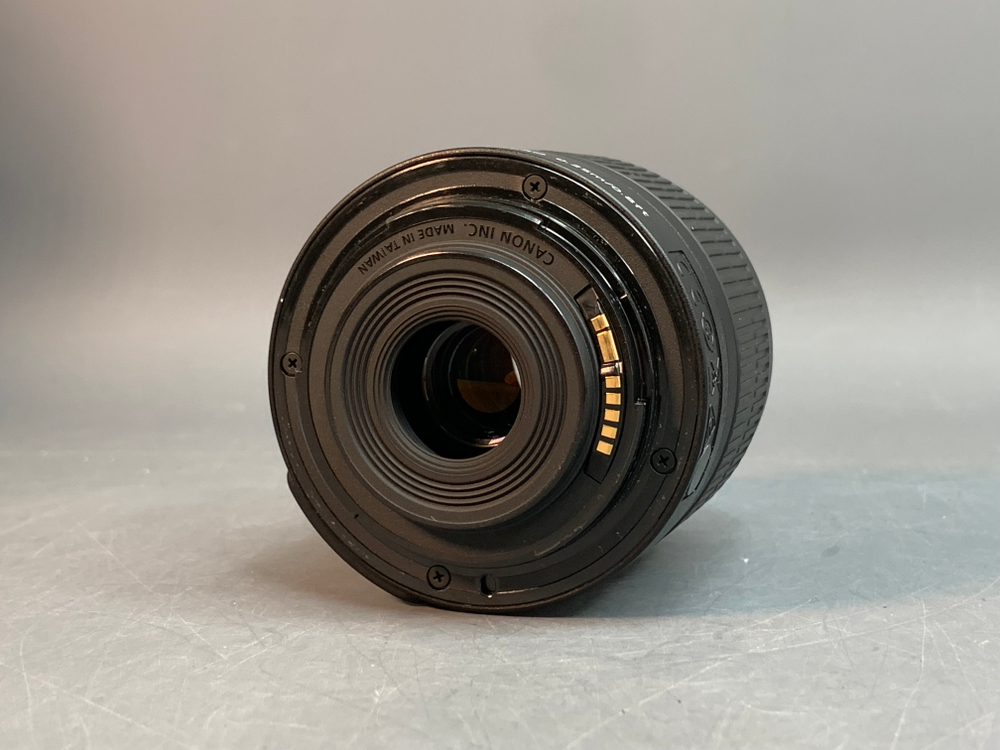 Canon 2000D Kit 18-55mm 3.5-5.6 IS II 4.700 кадров