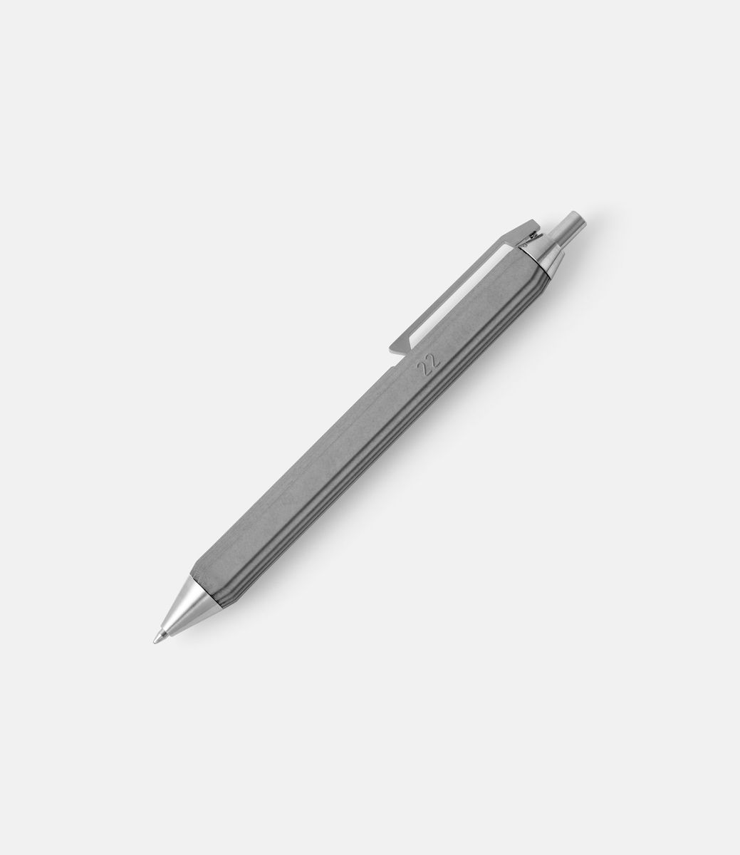 22 Studio Contour Ballpoint Pen Original — ручка из бетона