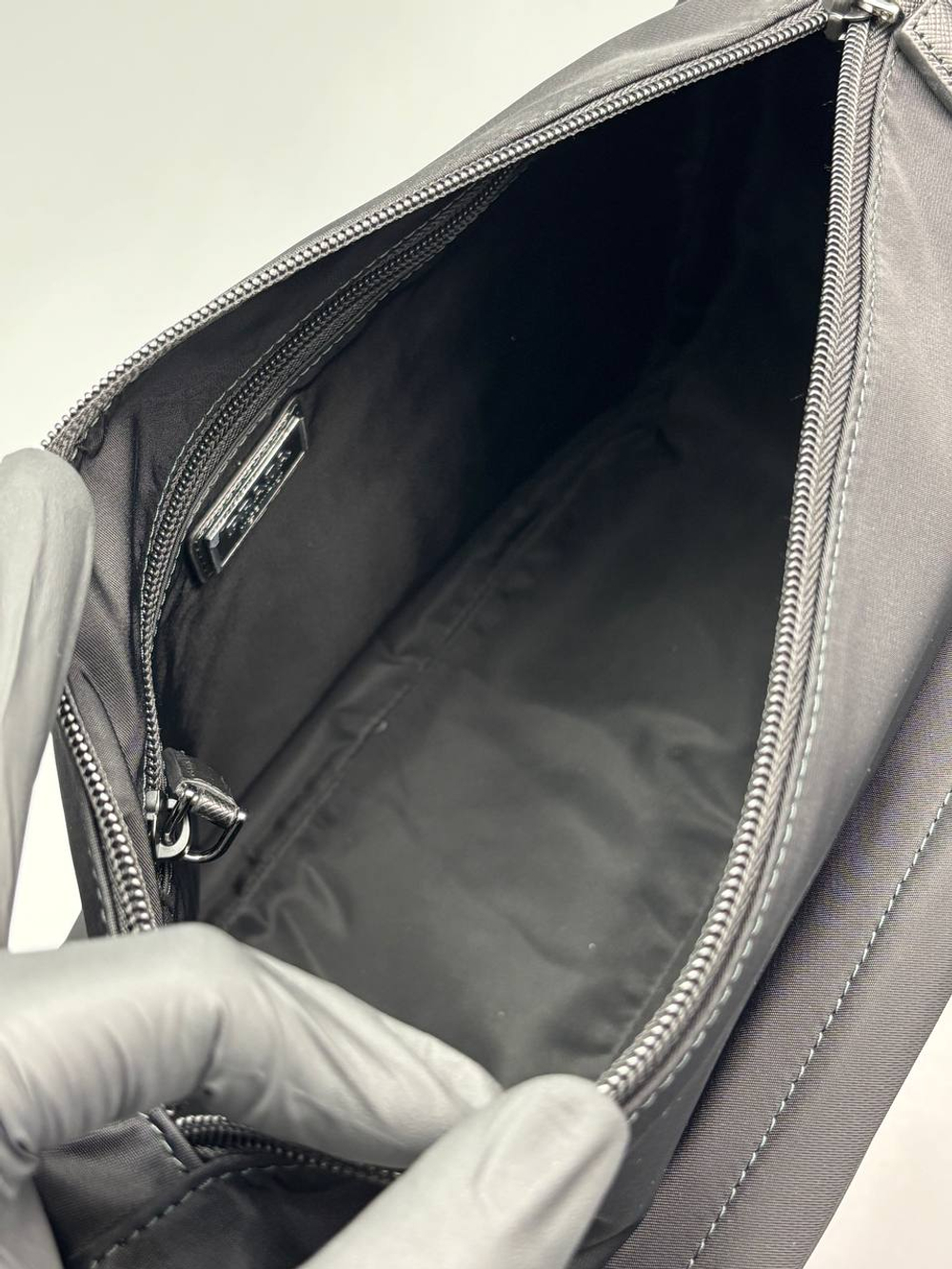 Сумка-мессенджер Prada