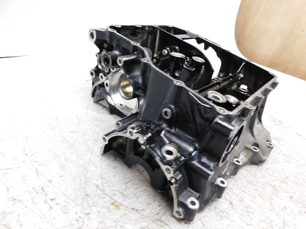 нижняя часть картера Kawasaki ZZR1400 ZXT40C.
