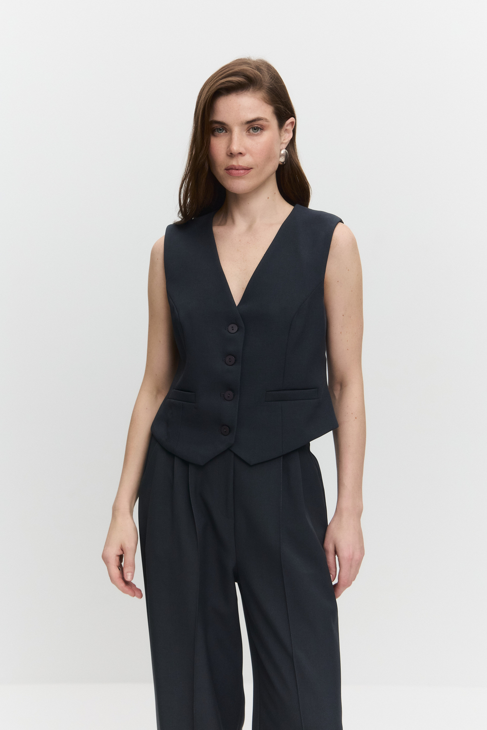 Жилет приталенный