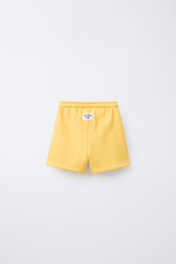 ZARA ШОРТЫ-ДЖОГГЕРЫ С НАШИВКОЙ, ЖЕЛТЫЙ